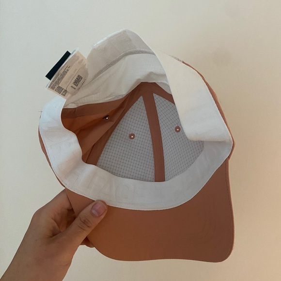 BNWT ponytail hat - Picture 4 of 4